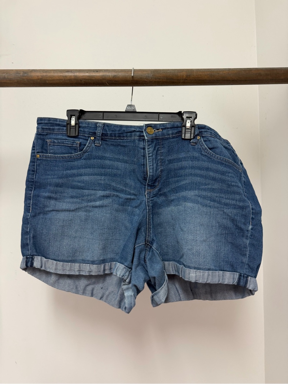 Women’s Mid-Blue Rolled Hem Denim Shorts